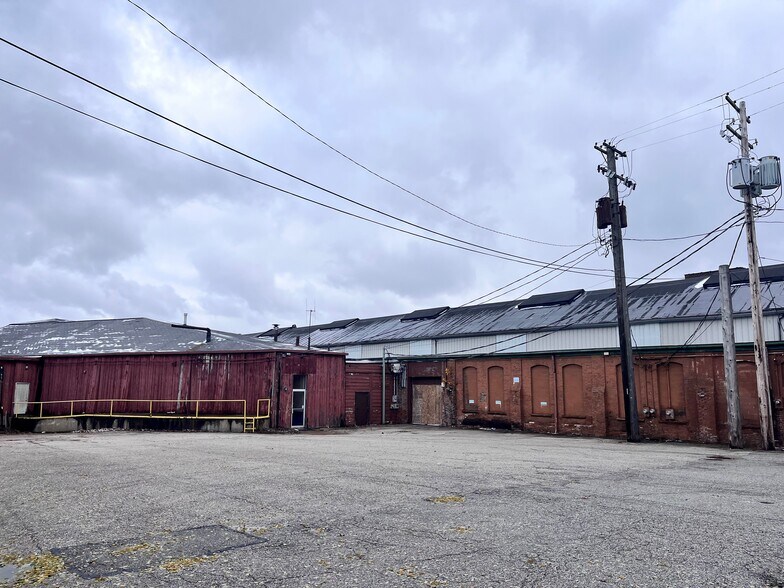 Berea Road Industrial Redevelopment portefeuille de 2 propriétés à vendre sur LoopNet.ca - Photo du bâtiment - Image 3 de 12