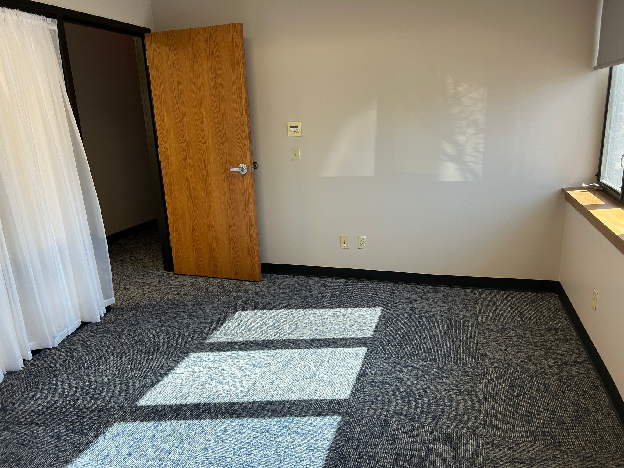 1061 Peruque Crossing Ct, O'Fallon, MO for lease Interior Photo- Image 1 of 5