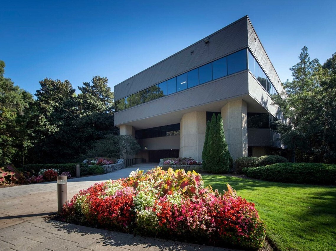 2300 Lake Park Dr SE, Smyrna, GA à louer Photo principale- Image 1 de 15