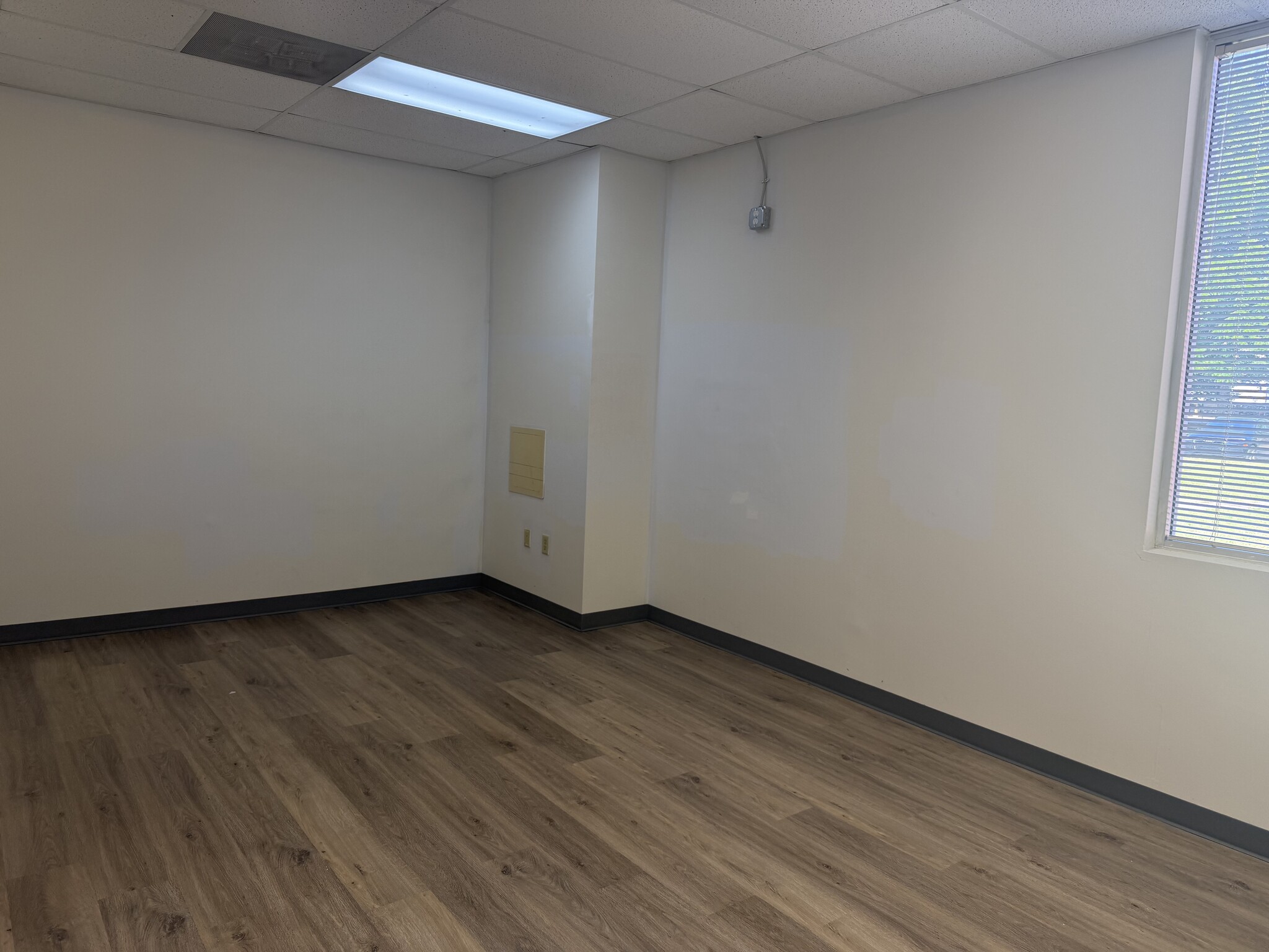 7531 E Bartlett Corp Cv, Memphis, TN for lease Interior Photo- Image 1 of 10