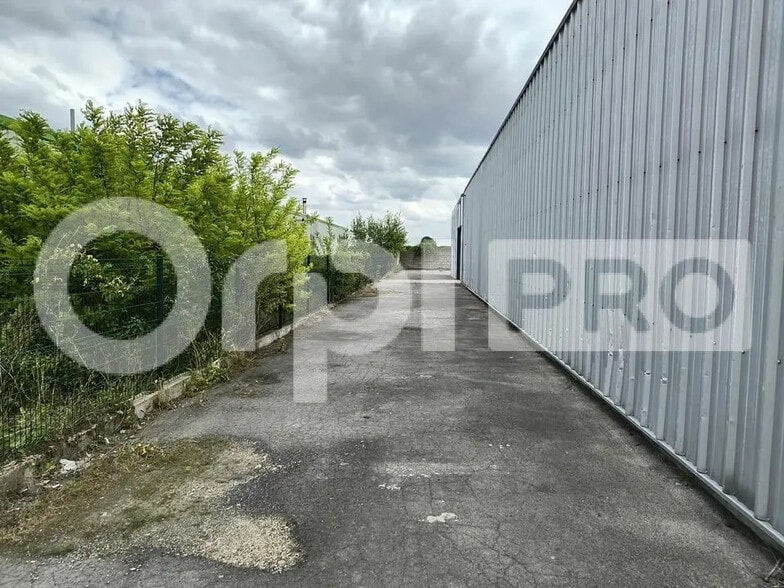 Flex in Cormontreuil for lease - Building Photo - Image 2 of 5