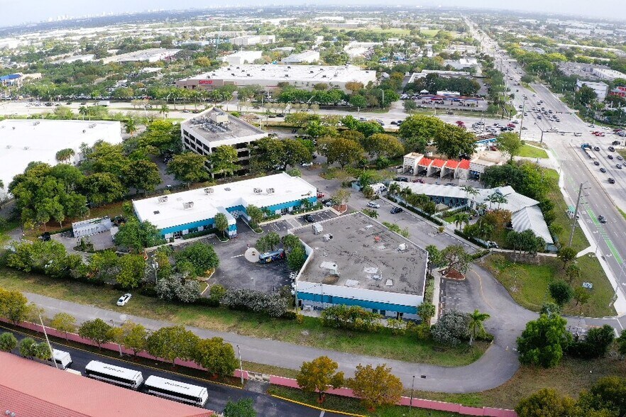 3850 N Powerline Rd, Pompano Beach, FL à vendre - Photo du bâtiment - Image 2 de 9