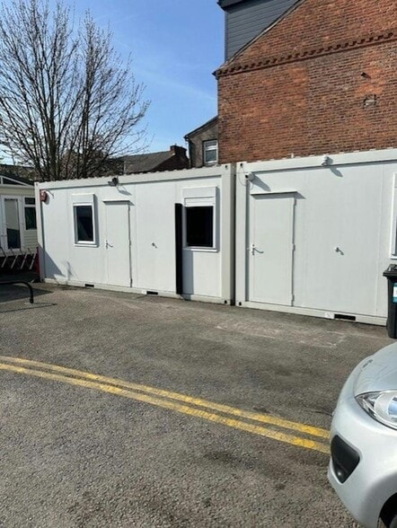 150 Oldham Rd, Manchester for lease - Building Photo - Image 3 of 10