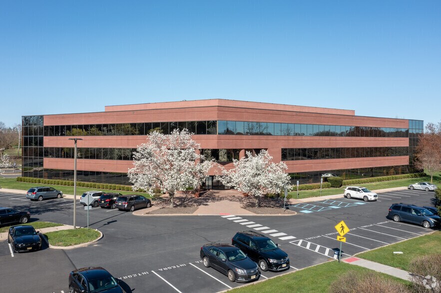 103 Morgan Ln, Plainsboro, NJ à louer - Photo du bâtiment - Image 2 de 8