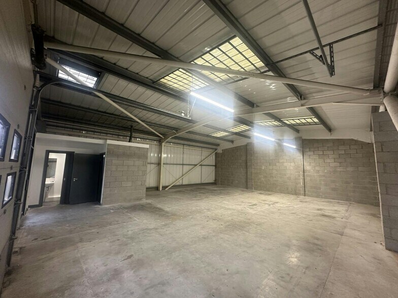 Brookside Business Park, Manchester à louer - Photo du bâtiment - Image 3 de 7