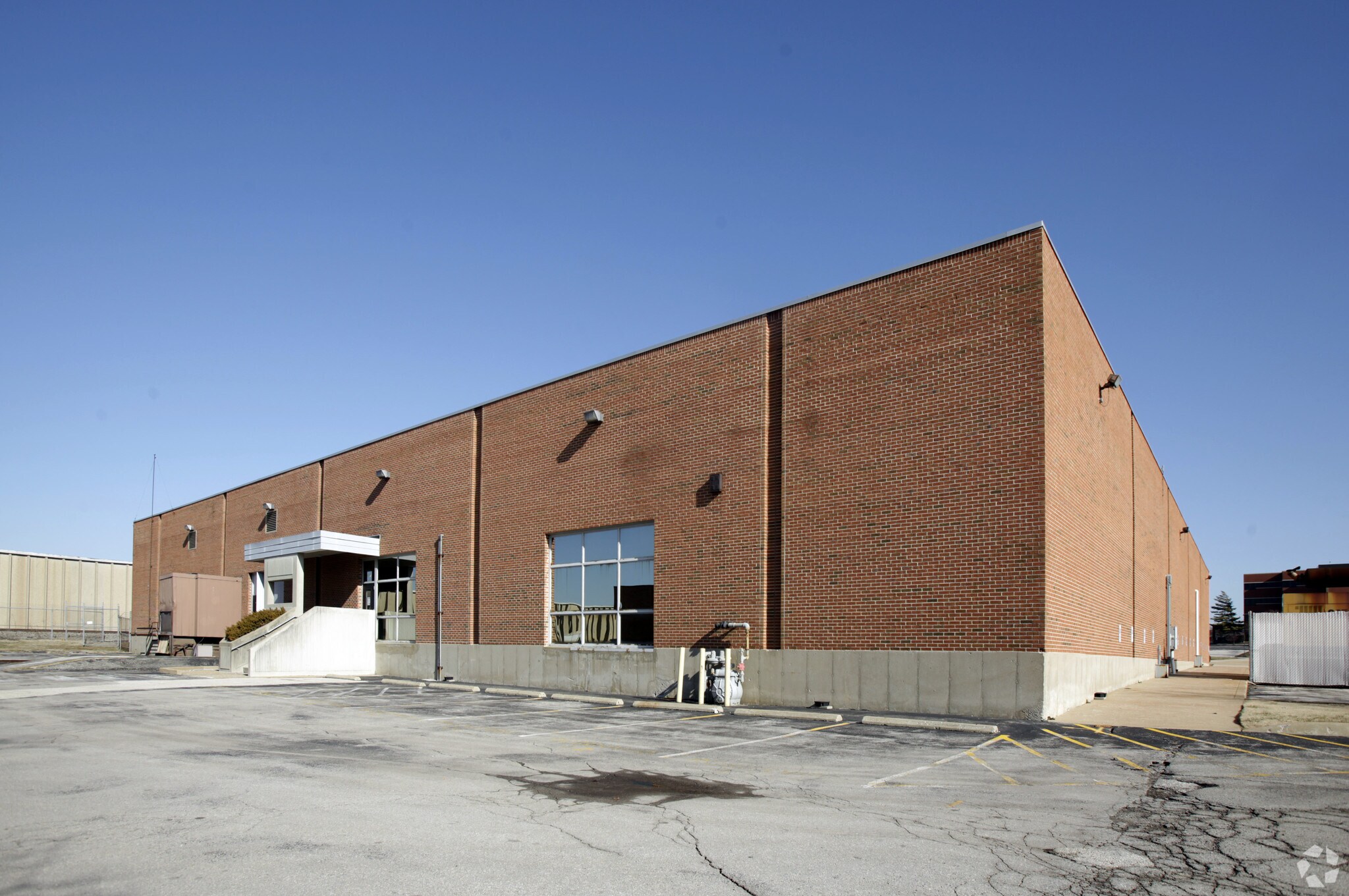 Anglum Rd portefeuille de 2 propriétés à vendre sur LoopNet.ca Photo principale- Image 1 de 3