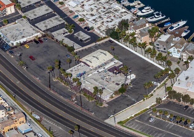 16278 Pacific Coast Hwy, Huntington Beach, CA à vendre - Photo du bâtiment - Image 2 de 3