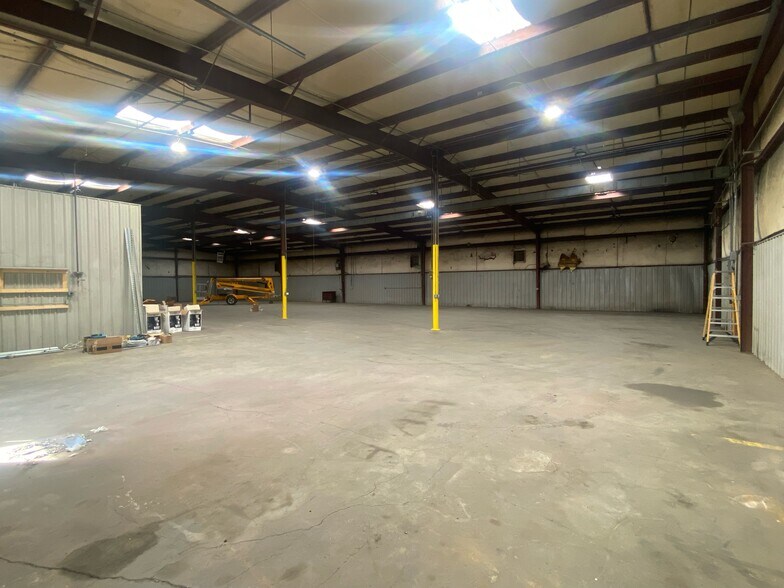 3131 Hawkins Ave, Sanford, NC à louer - Photo du bâtiment - Image 3 de 7