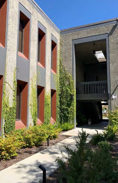 453-467 Forbes Blvd, South San Francisco, CA for lease - Building Photo - Image 3 of 4