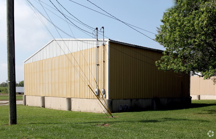 3834 S Meeker Ave, Muncie, IN à vendre - Photo du bâtiment - Image 2 de 2