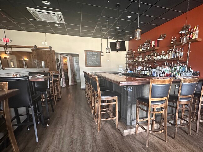 Plus de détails pour 1015 Meriden Rd, Waterbury, CT - Commerce de détail à louer