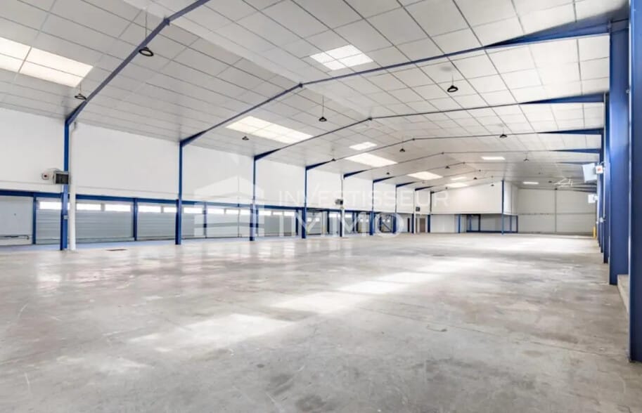 Flex in Bezons for lease - Building Photo - Image 2 of 8