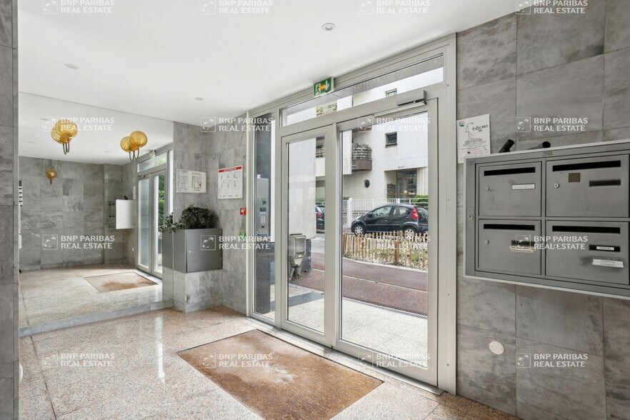 8 Rue Edouard Naud, Issy-les-Moulineaux for lease - Lobby - Image 3 of 25