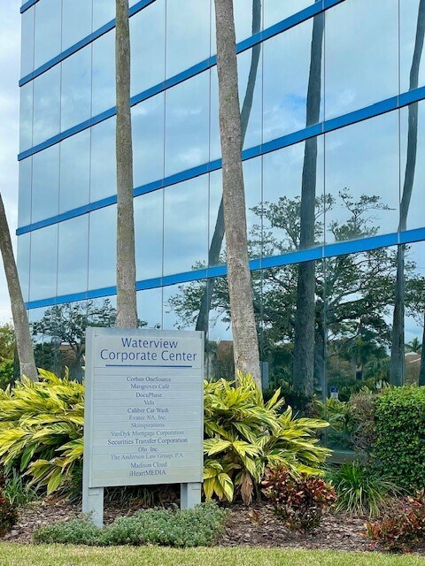 13577 Feather Sound Dr, Clearwater, FL à louer Photo du bâtiment- Image 1 de 20