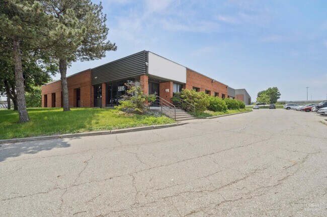 Plus de détails pour 5895 Ambler Dr, Mississauga, ON - Industriel à louer