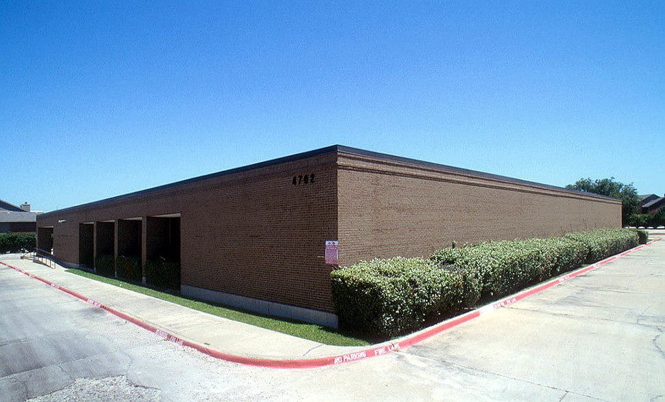 4702 Saturn Rd, Garland, TX for lease - Primary Photo - Image 1 of 18