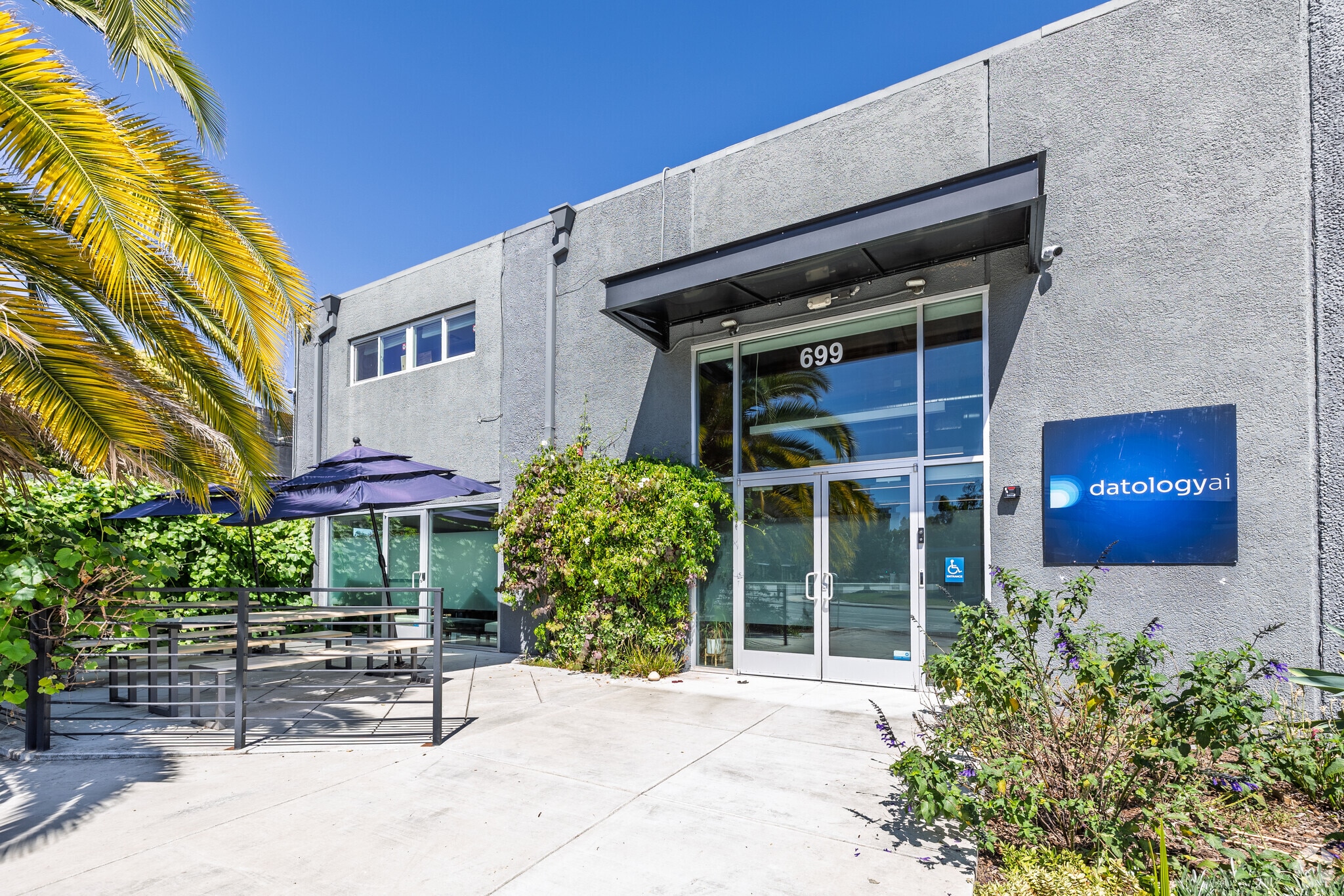 699 Veterans Blvd, Redwood City, CA for lease Building Photo- Image 1 of 16