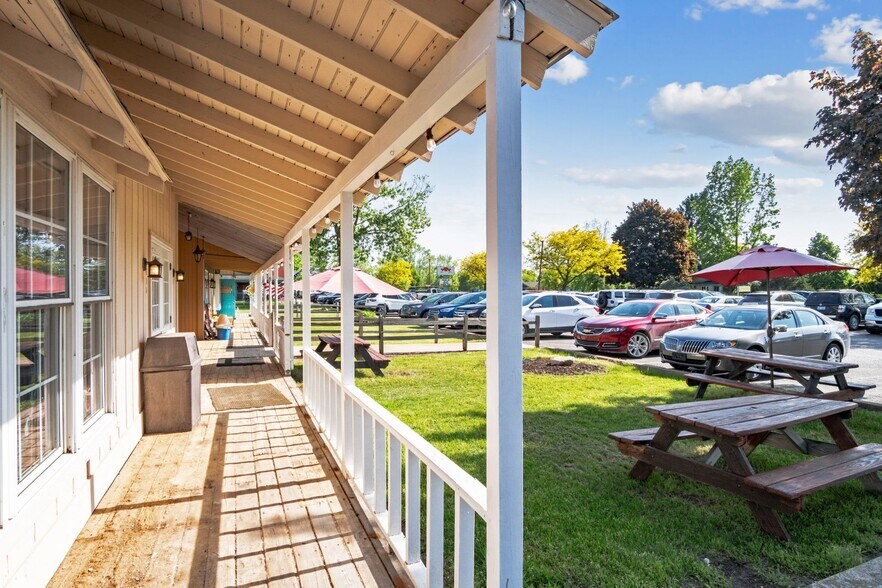 1415-1427 S Milford Rd, Highland, MI à louer - Photo du bâtiment - Image 3 de 8