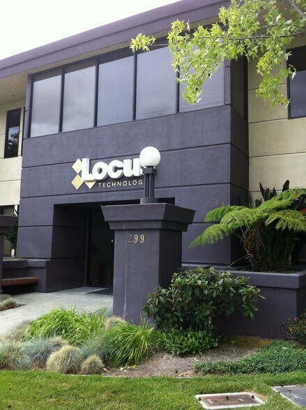 299 Fairchild Dr, Mountain View, CA à louer - Photo du bâtiment - Image 3 de 54