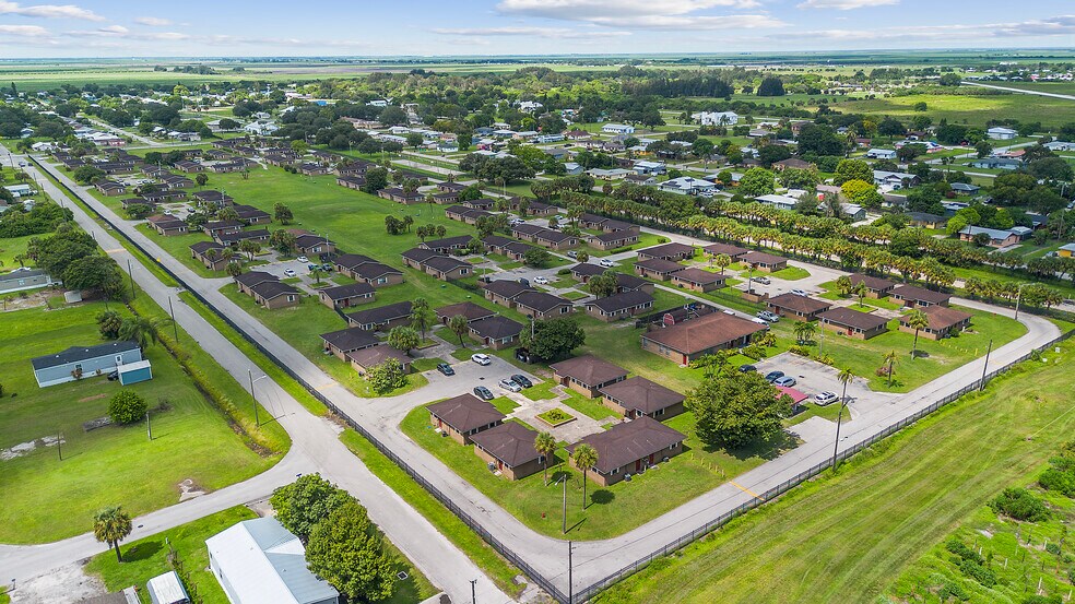700 Harlem Tenants Cir, Clewiston, FL à vendre - Photo du bâtiment - Image 3 de 24