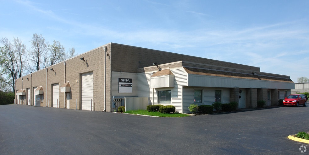 3919 Parkway Ln, Hilliard, OH for lease - Primary Photo - Image 1 of 3