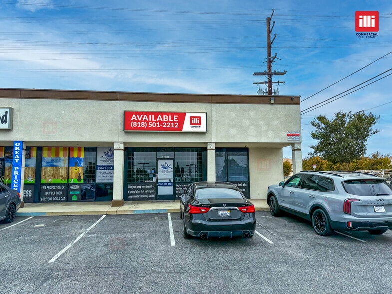 17601-17615 Lakewood Blvd, Bellflower, CA for lease - Building Photo - Image 2 of 6
