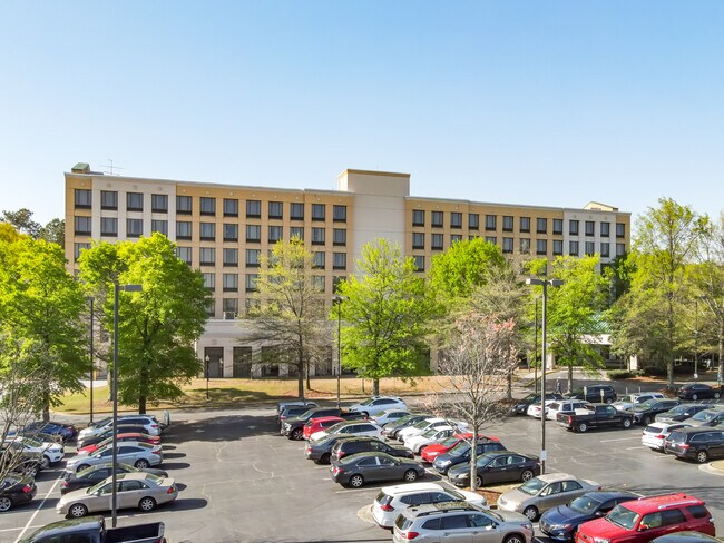 Plus de détails pour 3400 Norman Berry Dr, Atlanta, GA - Services hôteliers à vendre