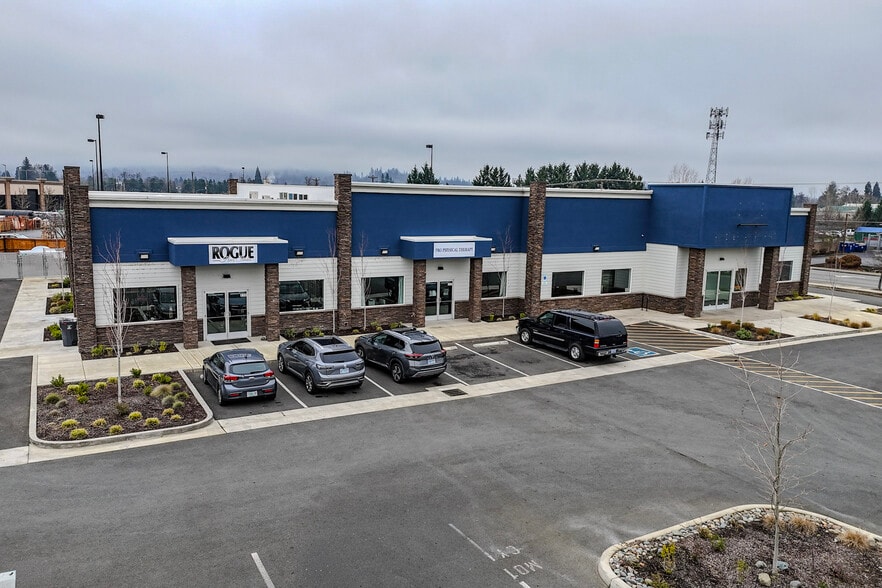 135 NE Mill St, Grants Pass, OR à vendre - Photo du bâtiment - Image 2 de 25