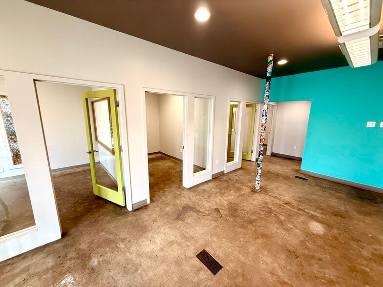 2205 E 5th St, Austin, TX for sale - Building Photo - Image 2 of 14