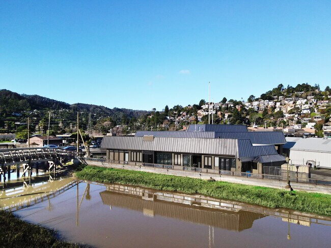 Plus de détails pour 200 Shoreline Hwy, Mill Valley, CA - Commerce de détail à vendre