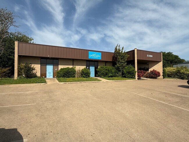 Plus de détails pour 3300 Joyce Dr, Fort Worth, TX - Bureau à louer