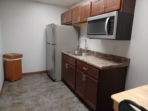 17 Forest Ave, Fond Du Lac, WI à louer Photo intérieure- Image 2 de 8