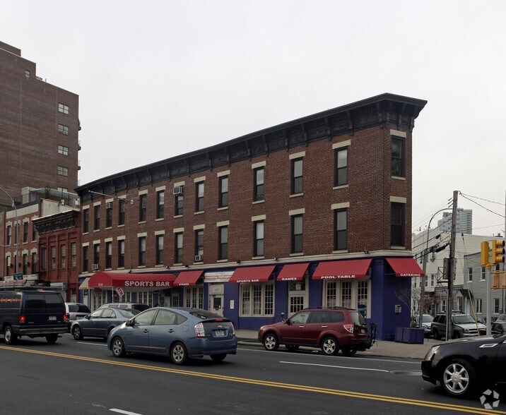 12-23 Jackson Ave, Long Island City, NY à louer - Photo du bâtiment - Image 3 de 7