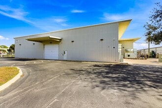 3577 Mercantile Ave, Naples, FL for lease Building Photo- Image 2 of 5