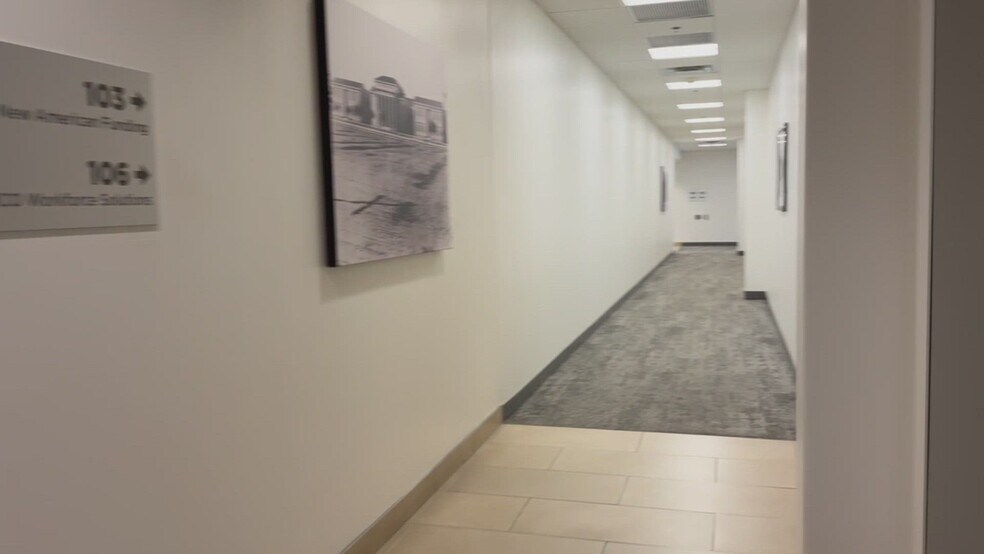 2121 W Chandler Blvd, Chandler, AZ à louer - Vidéo sur l’inscription commerciale - Image 2 de 10