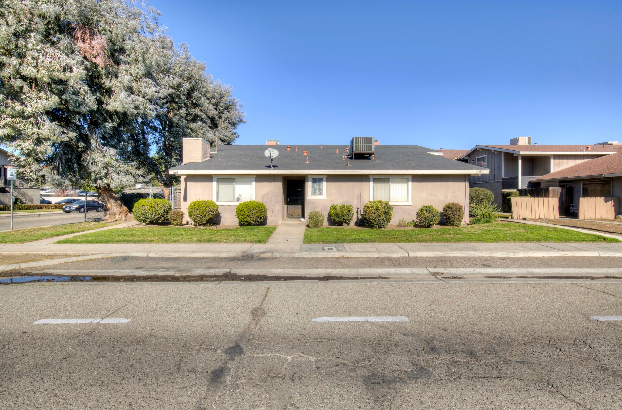 591 W Ashlan Ave, Clovis, CA à vendre Photo du bâtiment- Image 1 de 8