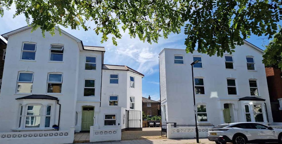 18-22 Wilberforce Road portfolio of 3 properties for sale on LoopNet.ca - Building Photo - Image 1 of 7