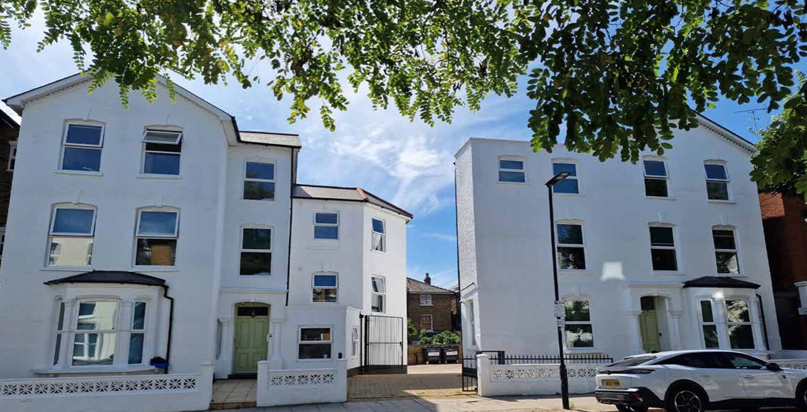 18-22 Wilberforce Road portefeuille de 3 propriétés à vendre sur LoopNet.ca Photo du bâtiment- Image 1 de 8