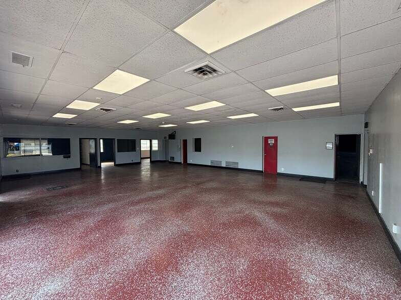 1810 W 16th St, Indianapolis, IN for lease - Interior Photo - Image 2 of 5