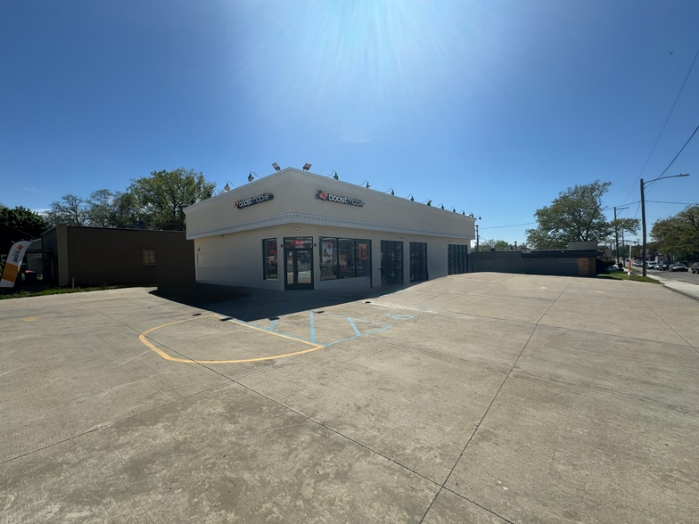 2005 Kalamazoo Ave SE, Grand Rapids, MI for lease - Building Photo - Image 2 of 6