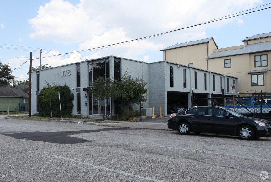 2301 Caroline St, Houston, TX for sale - Building Photo - Image 1 of 8