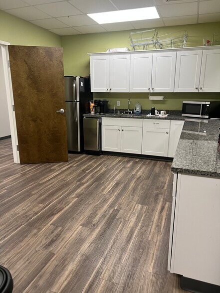 5119 Bush River Rd, Columbia, SC for lease - Building Photo - Image 3 of 4