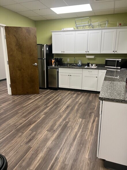 5119 Bush River Rd, Columbia, SC à louer - Photo du bâtiment - Image 3 de 4