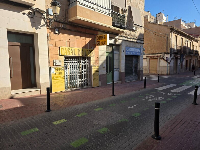 Retail in Novelda for lease - Building Photo - Image 1 of 9