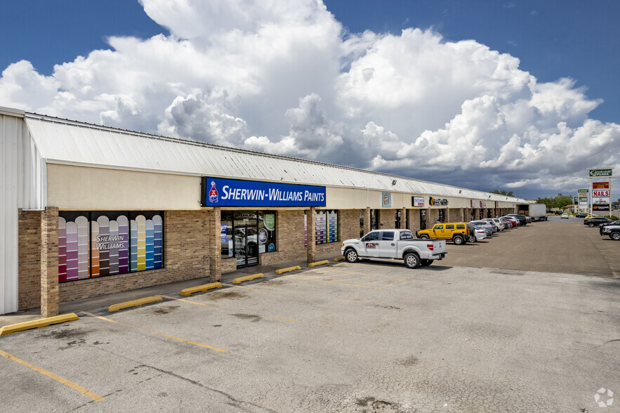 77 S Sunshine Strip, Harlingen, TX for lease - Building Photo - Image 2 of 6