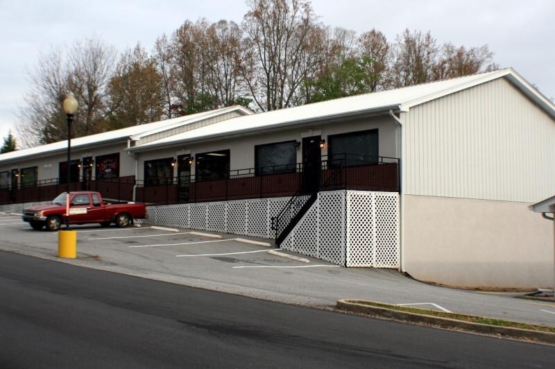 195 E Jarrard St, Cleveland, GA à louer - Photo du bâtiment - Image 2 de 3