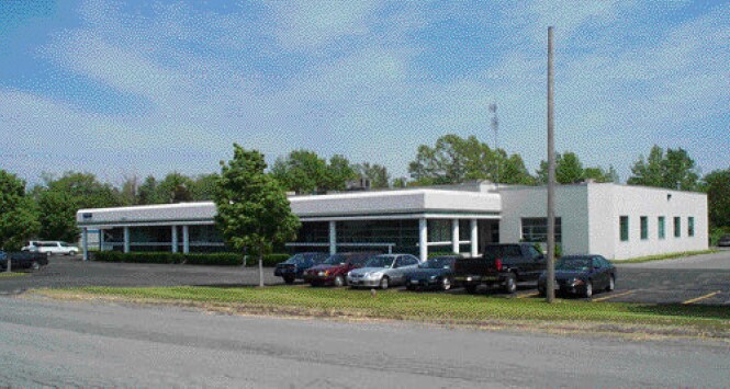 495 Aero Dr, Cheektowaga, NY à louer Photo principale- Image 1 de 43