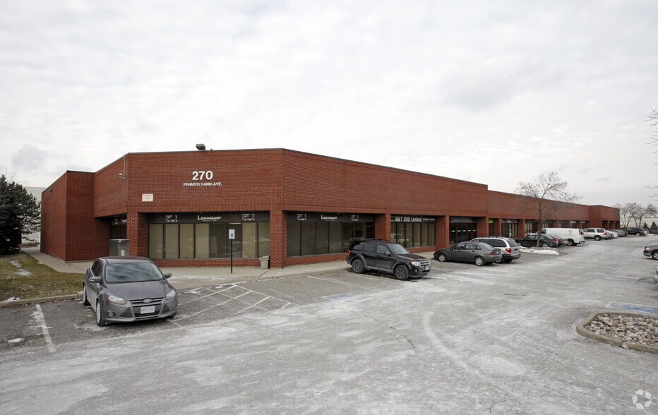 270 Pennsylvania Ave, Vaughan, ON à vendre - Photo du bâtiment - Image 3 de 10