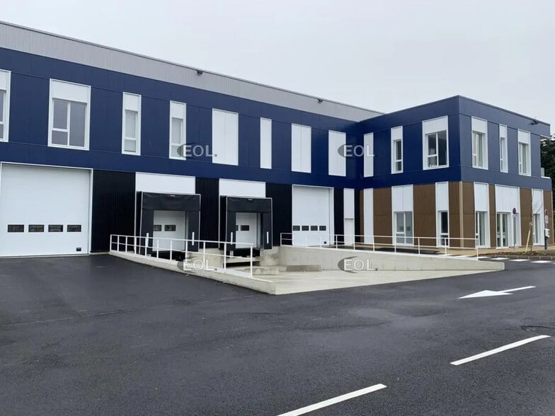 Flex in Moissy-Cramayel for lease - Building Photo - Image 3 of 9