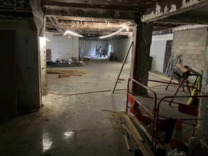 Commerce de détail dans Clamart à louer Photo intérieure- Image 1 de 2